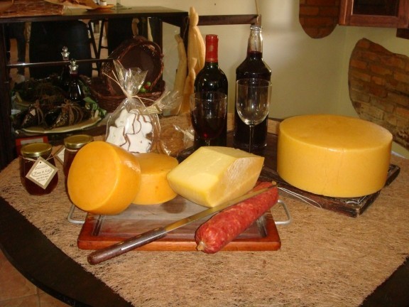 Mauricio-Stand-100-3