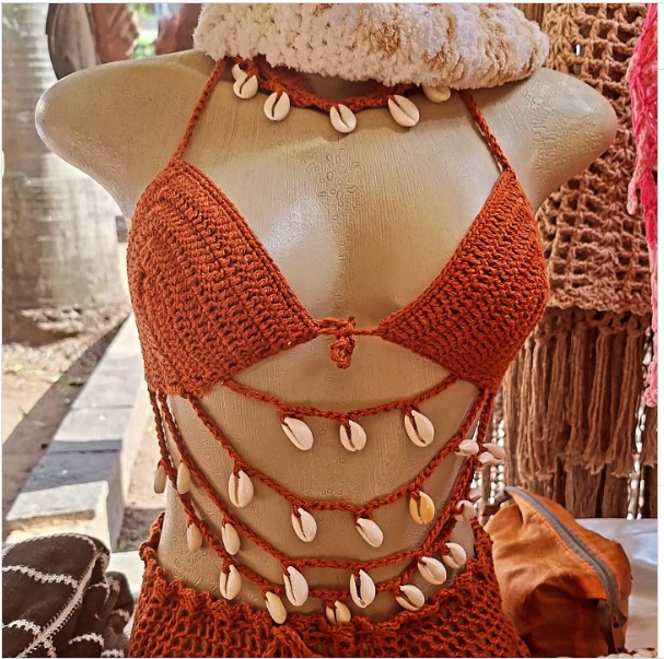 Valeria-Stand-005-Q-3